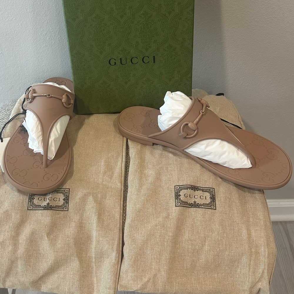 **NEW Gucci Tan Rubber Sandals